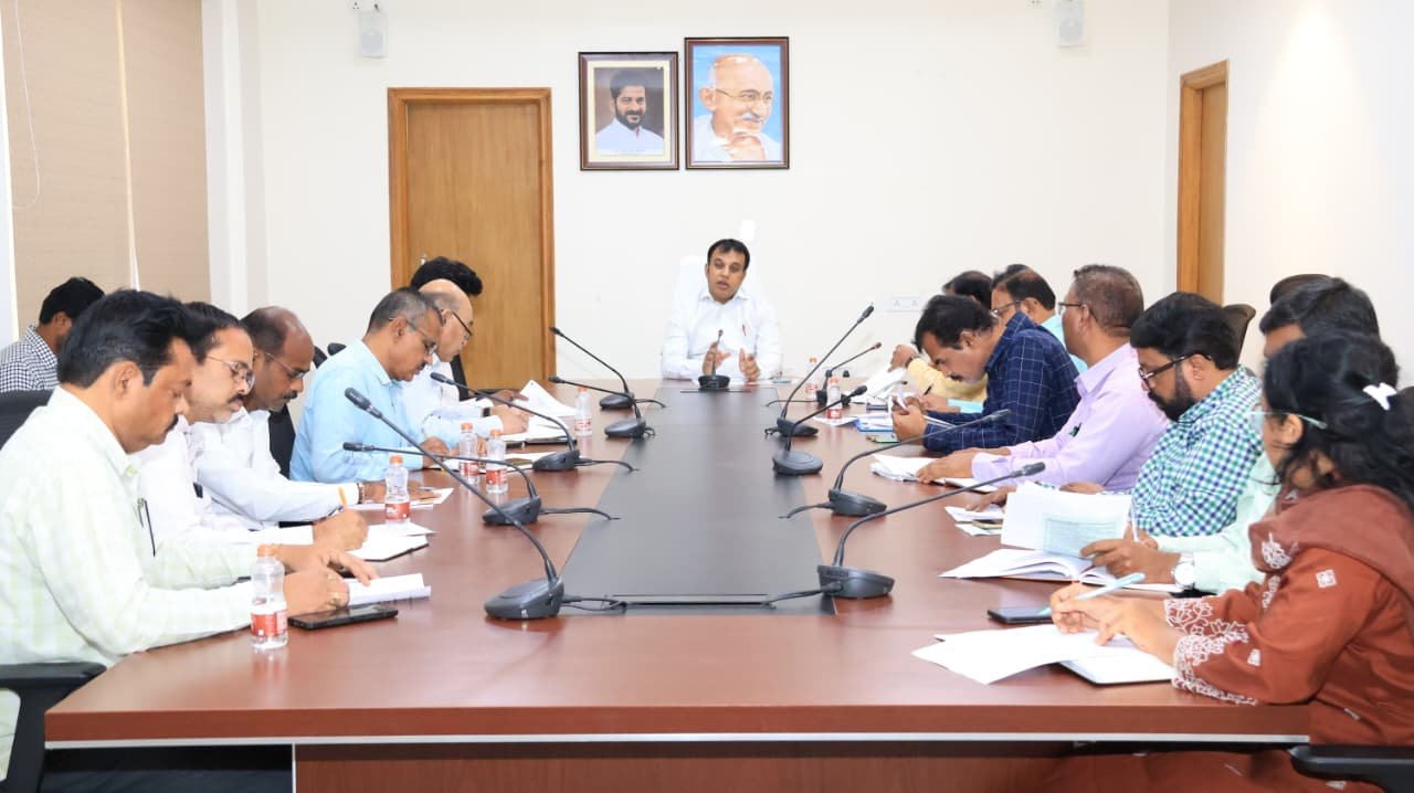  మలేరియా నివారణపై కట్టుదిట్టమైన చర్యలు చేపట్టాలి  జిల్లా కలెక్టర్ సందీప్ కుమార్ ఝా